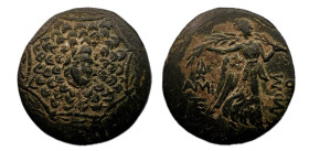 Pontos. Amisos. AE 23. 85-65 a.C. Tiempos de Mithradates VI Eupator. (Hgc-7, 242). (SNG BM Black Sea-1777/1191). Anv.: Aegis. Rev.: (A)MI-ΣO(Y) Niké a...