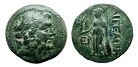 Cilicia. Egeo. Bronce. 164-27 a.C. (Levante 1676). Anv.: Cabeza laureada de Zeus a la derecha. Rev.: AIΓEAIΩN, Atenea de pie a la izquierda, sostenien...