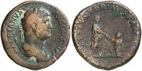 (136 d.C.). Adriano. Sestercio. (Spink 3633) (Co. 1272) (RIC. 952). 27,85 g. Escasa. MBC-.