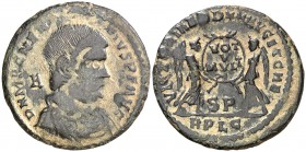 (351-352 d.C.). Magnencio. Lugdunum. AE 23. (Spink 18820) (Co. 68) (RIC. 136). 4,35 g. MBC.