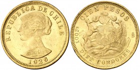 1926. Chile. República. 100 pesos - 10 condores. (Fr. 54) (Kr. 170). 20,35 g. AU. Leves golpecitos. Brillo orginal. S/C-.