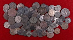 Lote de 89 monedas de distintos valores y períodos, la gran mayoría del Bajo Imperio, incluye 2 denarios y 1 quinario. Total 92 piezas. A examinar. BC...