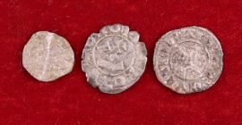 Lote medieval de 3 monedas: 1 òbol de Pere III, 1 diner de Jaime II de Barcelona y un vellón francés. BC/MBC-.