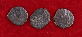 s/d. Felipe III. Banyoles. 1 diner. Lote de 3 monedas distintas, una con contramarca cabeza de fraile. A examinar. BC+/MBC+.