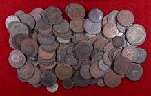 Lote de 154 monedas de bronce de diversos paises, incluye algunas ibero-romanas y españolas de otras épcas. A examinar. MC/BC.