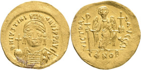 Iustinianus I. (527-565 AD). AV Solidus, Constantinopolis mint. Obv.: D N IVSTINIANVS PP AVG, helmeted and cuirassed facing bust, holding globus cruci...