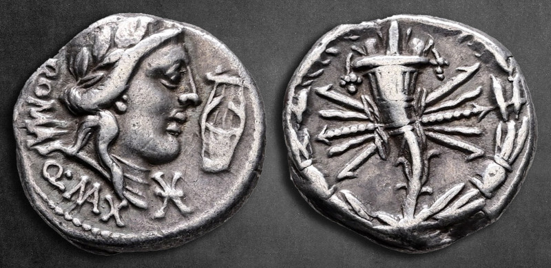 Q. Fabius Maximus. Restored issue 82-80 BC. Rome
Denarius AR

17 mm, 3,77 g
...