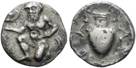 THRAKISCHE INSELN. THASOS Trihemiobol ø 11mm (0.88g). 404 - 355 v. Chr. Vs.: Satyr mit Kantharos n. l. kniend. Rs.: ΘΑΣ-ΙΩΝ, Volutenkrater. SNG Cop. 1...
