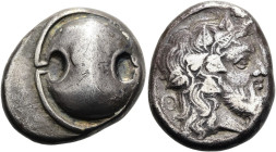 BÖOTIEN. THEBEN Stater ø 22mm (12.01g). 425 - 395 v. Chr. Vs.: Böotischer Schild. Rs.: Θ-[E], Kopf des bärtigen Dionysos mit Efeukranz n. r. BCD Boeot...