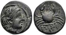 MYSIEN. PRIAPOS ø 11mm (1.20g). 3. Jh. v. Chr. Vs.: Kopf des Apollon mit Lorbeerkranz n. r. Rs.: ΠΡΙ, Krabbe, zwischen den Scheren A, darunter Harpa n...