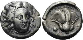 KARISCHE INSELN. RHODOS Didrachme ø 19mm (6.42g). 305 - 275 v. Chr. Vs,; Kopf des Helios leicht n. r. gewandt. Rs.: ΡΟΔΙΟΝ, Rosenblüte mit Knospe r., ...