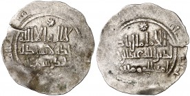 AH 318. Califato. Abderrahman III. Al Andalus. Dirhem. (V. 354). 2,39 g. Leyenda en tres líneas en ambas caras. Ceca no visible, pero unidades de la f...