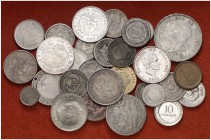 Colombia. Lote de 35 monedas de módulo pequeño, bastantes en plata, alguna escasa. A examinar. RC/S/C.
