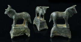 Roman bronze figure: humped bull (AD 1st – 3rd centuries) A bronze cast figure of a humped bull on a pedestal.
37,72 g - H 50 mm