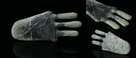 In the form of a jellyfish, made of lead material. It dates to the pre-Roman period.
85,07 g - 82 x 37 mm