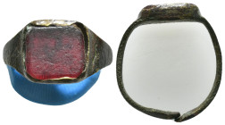 Ancient ring with red gemstone
5,13 g - 25,85 mm