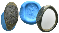 Ancient bronze ring
6,15 g - 23,88 mm