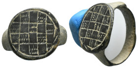 Ancient bronze ring
2,80 g - 18,75 mm