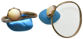 Ancient ring with gemstone bronze
0,92 g