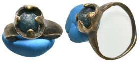 Ancient ring with gemstone bronze
2,30 g