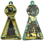 Gold and bronze embroidered earrings with gemstone details.
4,00 g - H 37,30 mm