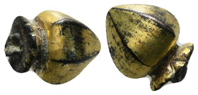 Gold plated bud shaped object
6,19 g - 15,11 mm
