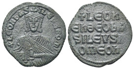 Leo VI the Wise. AD 886-912. Constantinople Follis Æ (25mm., 6,0 g). + LEON BASILEYS ROM', crowned, facing bust of Leo VI, wearing chlamys and holding...