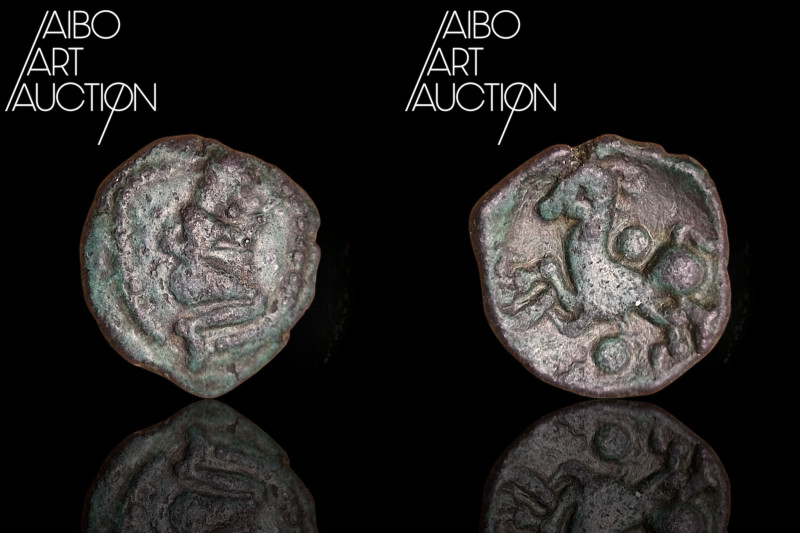 Gallic coinage Bronze - Bellovaques - Bronze with kneeling figure and horse on t...