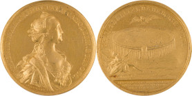 68. Catherine II (1762-1796)
 Médaille en or commémorant le Carrousel de la Cour
en 1766.
Graveur : T. IVANOV.
D : 43,6 mm - Poids : 34,86 g
Dia : 131...