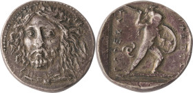192. LYCIE, Dynaste de Lycie Péricles (380-360)
Statère.
Avers : Tête de face. Revers : Guerrier à droite.
Poids : 9,85 g
SNG VA : 4251.
 Semble prove...