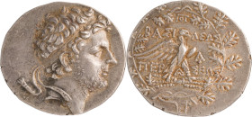 200. MACÉDOINE, Persée (178-168)
Tétradrachme.
 Avers : Tête avec bandeau à droite. Revers : Aigle éployé
sur un foudre dans une couronne de feuillage...