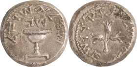213. GUERRE DE JUDÉE (66-70)
Shekel d’argent année III (68-69).
Avers : Calice. Revers : Grenades.
Poids : 13,80 g
Hendin : 662.
TTB à Superbe.