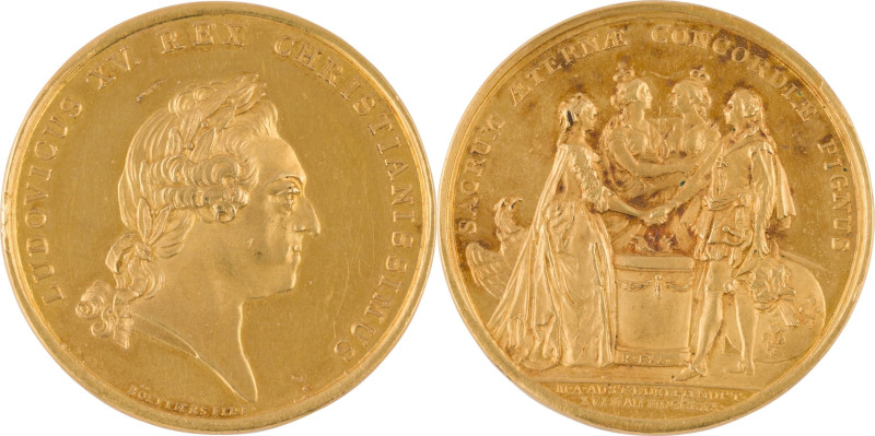 303. Louis XV (1715-1774)
 Médaille en or commémorant le mariage du Dauphin, fut...