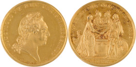 303. Louis XV (1715-1774)
 Médaille en or commémorant le mariage du Dauphin, futur Louis XVI,
avec Marie-Antoinette d’Autriche en 1770.
Graveur : ROET...