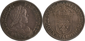 419. Louis XIV (1643-1715)
 Demi écu à la mèche longue 1648 Paris. Lys au dessus
de la couronne au revers.
Poids : 13,6 g
G : 169.
Superbe.