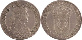 426. Louis XIV (1643-1715)
Écu au buste juvénile en argent, 1670 Paris.
Poids : 27,2 g
G : 205.
TTB à Superbe. (Défaut de métal au droit).