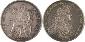 427. Louis XIV (1643-1715)
 Médaille en argent commémorant la FELICITAS
PUBLICA, Paris, 1672.
D : 57 mm - Poids : 79,02 g
TNG : XII-7.
TTB-Superbe.