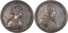 428. Louis XIV (1643-1715)
 Médaille en argent commémorant Louis le Grand
Dauphin et son épouse Marie-Anne-Christine de
Bavière. ND (après 1680).
D : ...