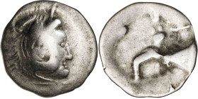 (s. III-II a.C.). Celtas del Danubio. Dracma (S. 211 sim). Rotura del cuño en reverso. Flan convexo. 3,33 g. BC+/BC-.