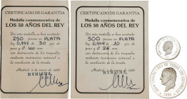 1988. Juan Carlos I. Lote de 2 medallas en plata. conmemorativas de los 50 años del rey: 10 g, Ø26 mm, acuñación de 500 piezas y 30 g, Ø40 mm, acuñaci...