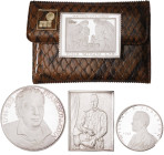 Lote de 4 medallas en plata de 999 milésimas, una en carterita con certificado. A examinar. 82,90 g. S/C/Proof.