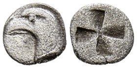 AEOLIS, Kyme. Hemióbolo. (Ar. 0,32g/7mm). 450-400 a.C. (SNG von Aulock 1623; SNG Copenhagen 31-3). Anv: Cabeza de águila a izquierda, delante K. Rev: ...