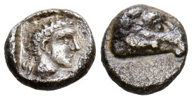 CARIA, Kasolaba. Hemióbolo. (Ar. 0,51g/7mm). Siglo IV a.C. (SNG Keckman 866-902; Konuk, Kasolaba 5). Anv: Cabeza masculina a derecha. Rev: Cabeza de c...