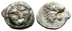 PAMPHYLIA, Aspendos. Obolo. (Ar. 0,38g/9mm). 460-360 a.C. (SNG France 42). Anv: Cabeza de Gorgoneion de frente. Rev: Cabeza de león a derecha. MBC-.