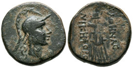 PERGAMO, Misia. AE19. (Ae. 6,37g/19mm). 133-27 d.C. (SNG 1374). Anv: Cabeza de Atenas a la derecha. Rev: Trofeo compuesto por casco y coraza, en torno...