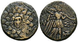 PONTOS, Amisos. Ae22. (Ae. 6,52g/21mm). 85-65 a.C. (HGC 7, 242). Anv: Aegis de frente. Rev: Nike avanzando a derecha con palma, entre leyenda griega: ...