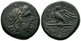PONTOS, Amisos. Emisión cívica bajo Mitrídates VI, Eupátor. Ae20. (Ae. 8,12g/20mm). 85-65 a.C. (HGC 7, 421). Anv: Cabeza laureada de Zeus a la derecha...
