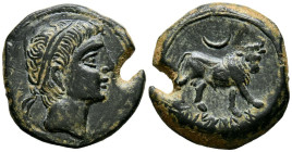 CASTULO (Cazlona, Jaén). Semis. (Ae. 6,40g/22mm). 180 a.C. (FAB-712). Anv: Cabeza masculina diademada a derecha. Rev: Toro a derecha, encima creciente...