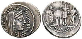GENS AEMILIA. Denario. (Ar. 3,95g/20mm). 62 a.C. Roma. (FFC 126; Crawford 415/1). Anv: Cabeza velada y diademada de Concordia a derecha, alrededor ley...
