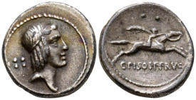 GENS CALPURNIA. Denario. (Ar. 3,24g/19mm). 90-89 a.C. Roma. (Crawford 340/1). Anv: Cabeza de Apolo a derecha, detrás cuatro puntos.. Rev: Jinete con p...